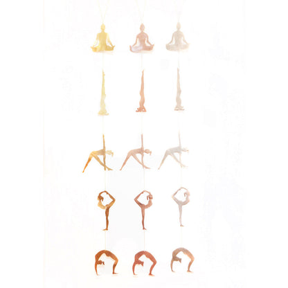 Postura de yoga para colgar en la pared de Ariana Ost